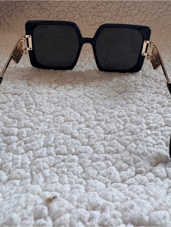 True Religion Oversized Square Sunglasses Black Gold Arms TR93244 - Picture 4 of 7